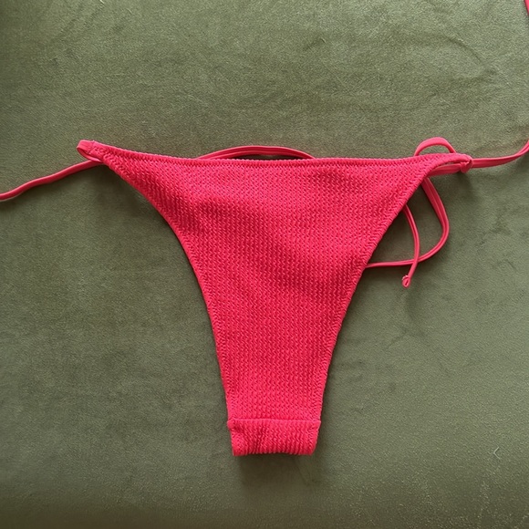 Red bikini - Picture 5 of 5